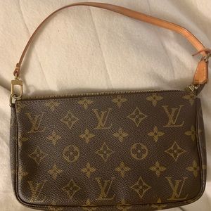 Louis Vuitton Ponchette